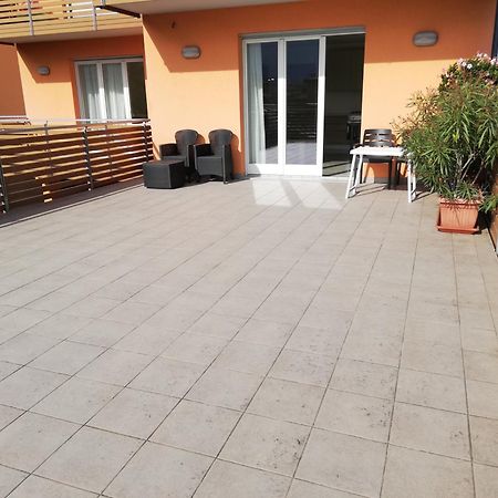 Appartamento La Terrazza Riva del Garda Luaran gambar