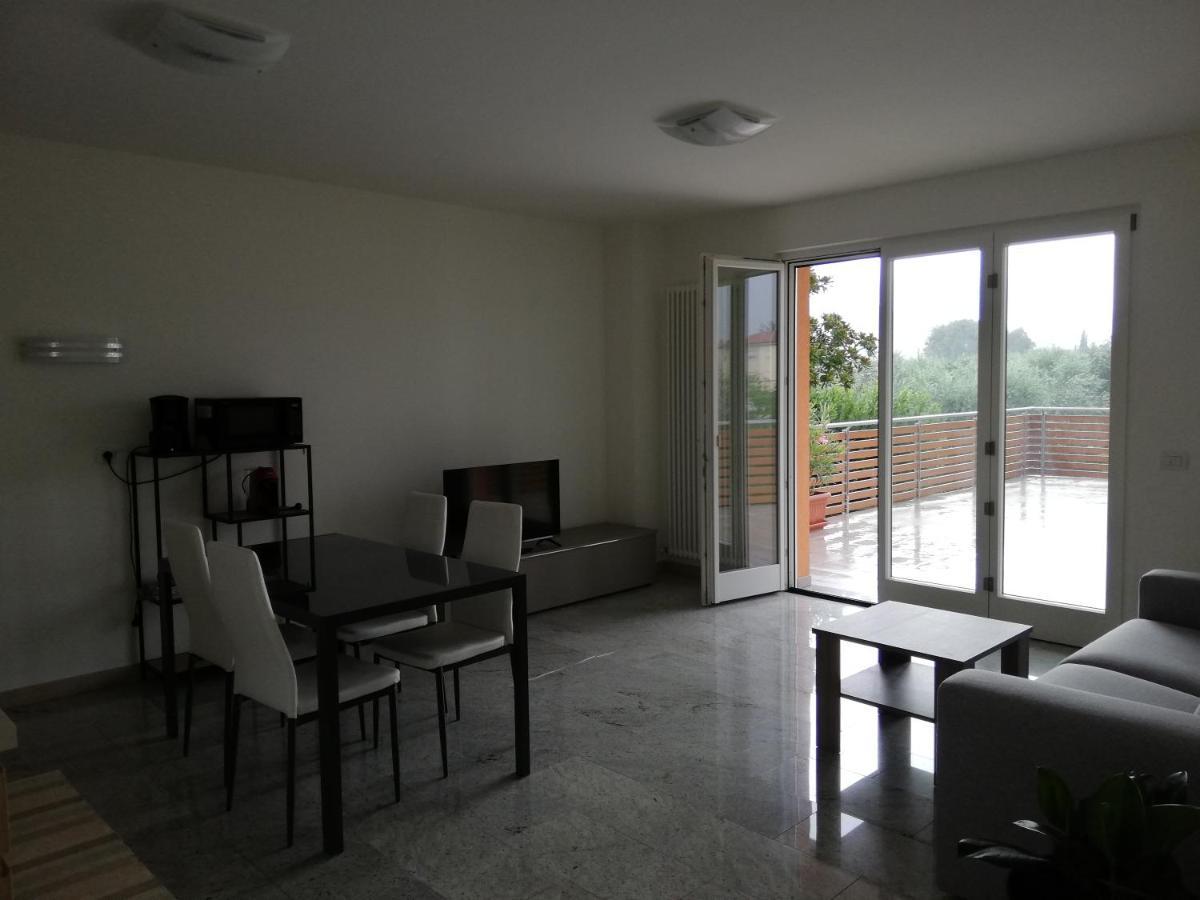 Appartamento La Terrazza Riva del Garda Luaran gambar