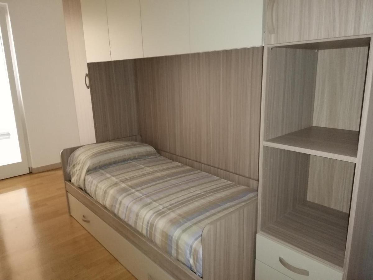 Appartamento La Terrazza Riva del Garda Luaran gambar