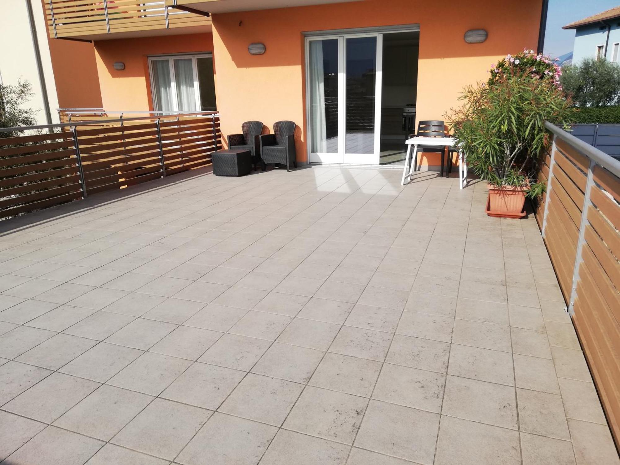 Appartamento La Terrazza Riva del Garda Luaran gambar
