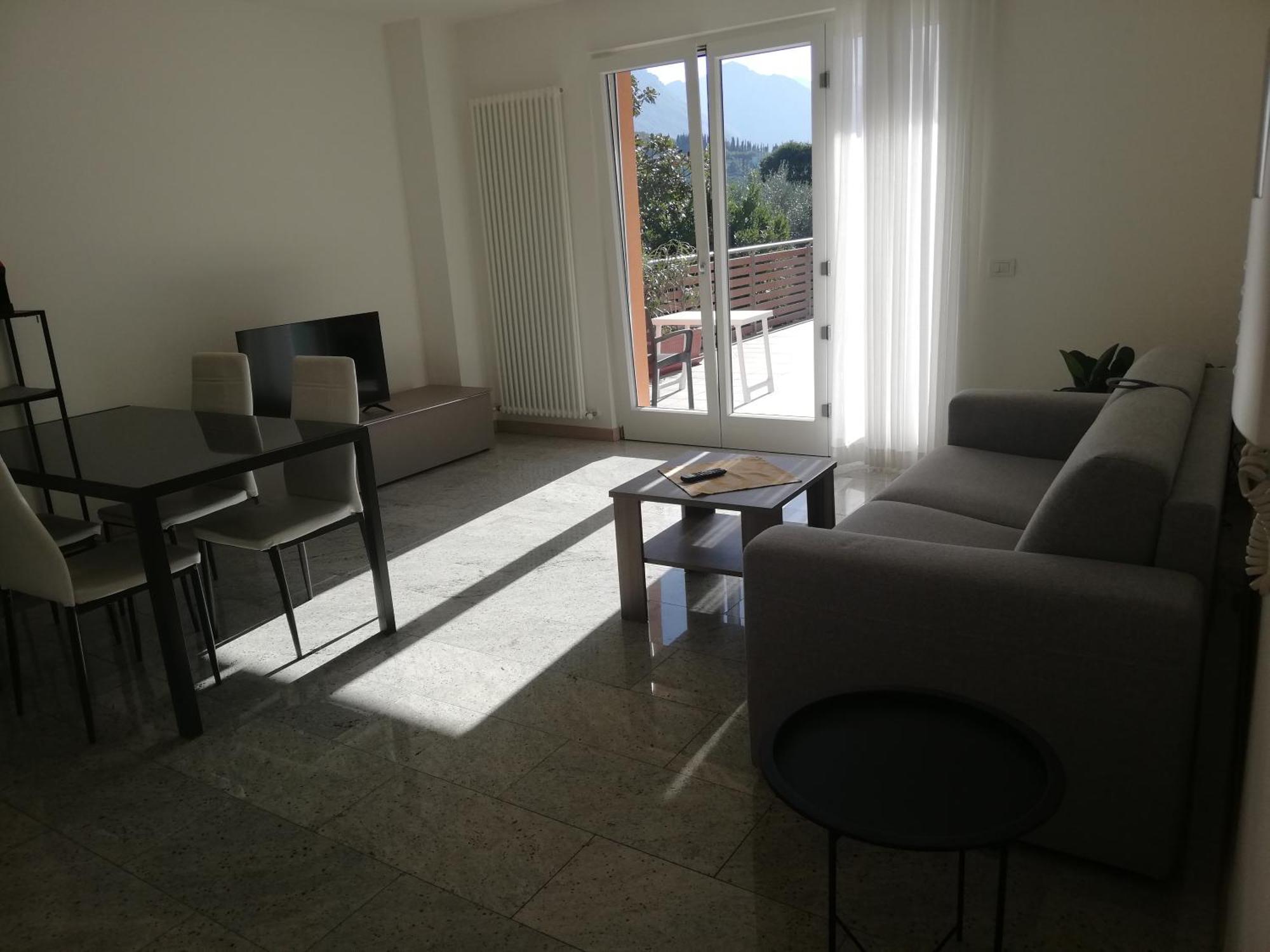 Appartamento La Terrazza Riva del Garda Luaran gambar